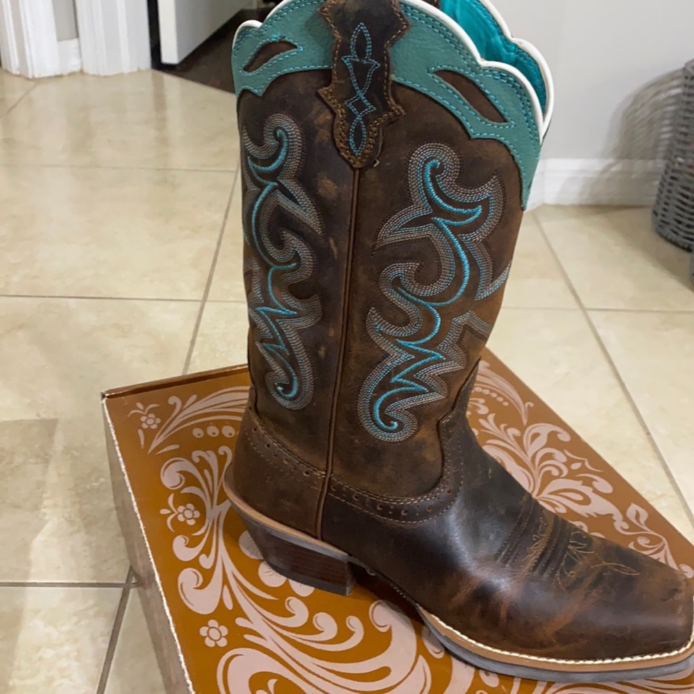 Women’s Justin Cowboy Boots